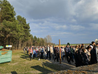 Fotorelacja z dzisiejszej Drogi Krzyżowej.