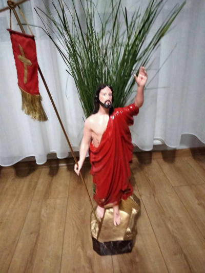 Odnowiona figura Chrystusa zmartwychwstałego do kaplicy w Sarnowie.