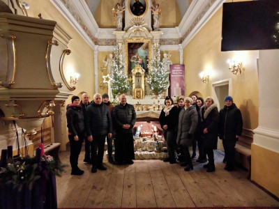 Dekoracja świąteczna kościoła parafialnego.