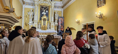 Dzisiaj odbyła się Droga Krzyżowa, prowadzona przez Legion Maryi.