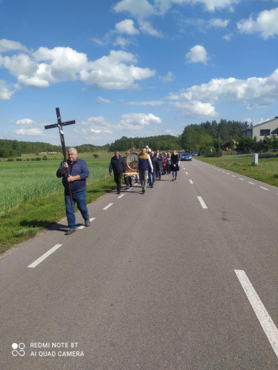Obrzęd poświęcenia pól w Sarnowie pod Świderkami.