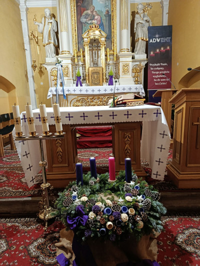 Adwent… czas, który zaczyna się od jednej, cichej świecy.