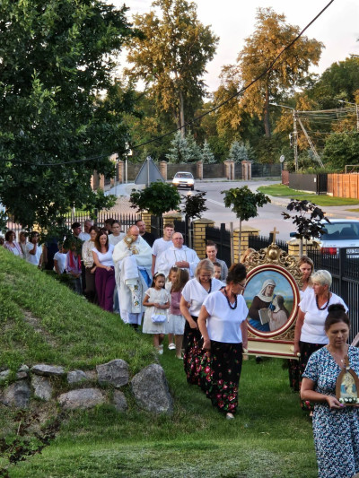 Odpust ku czci Matki Bożej Częstochowskiej w Sarnowie.